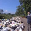 Kades Jalancagak Pilih Bersihkan Tumpukan Sampah daripada Cari Pelaku