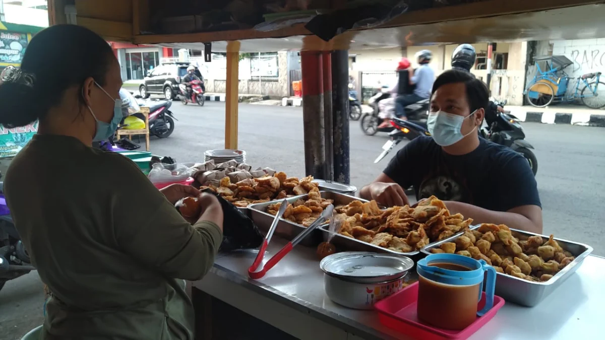 Bala-bala Ceu Popon, Menu Favorit saat Berbuka di Purwakarta