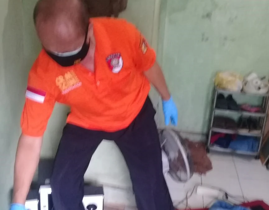 Hidup Sendiri, Seorang Pria Ditemukan Sudah Membusuk di Kamar Kost