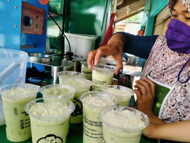 Juragan Alpukat Kocok, Rekomendasi Munuman Segar untuk Buka Puasa