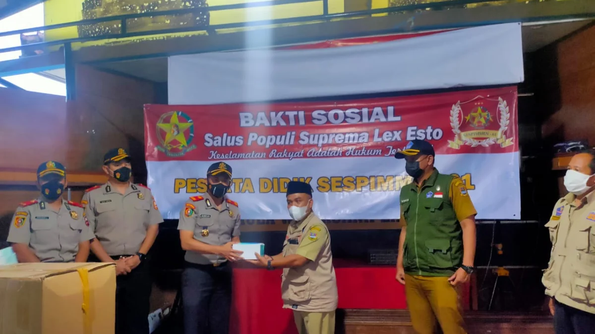 Sespimmen Polri Bagikan Tujuh Ribu Masker