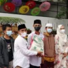 Kumpulkan 17,5 Ton Beras untuk Pelajar