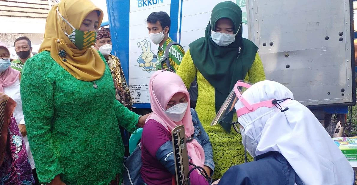 Masyarakat Mendapat Pelayanan KB Gratis