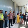 Kerap Terjadi Kerumunan saat Pengambilan Uang Bantuan, Kapolsek Turun Tangan