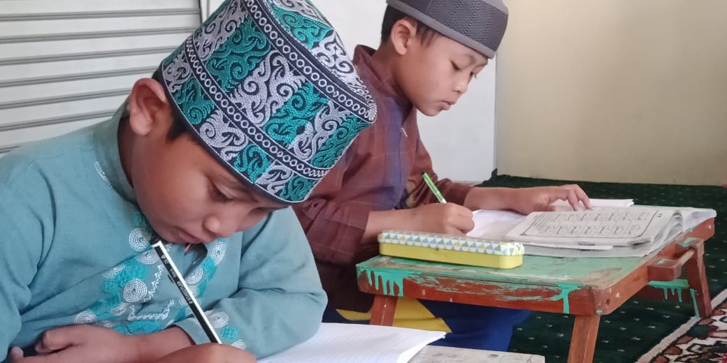 Santri Dibimbing Hapal dan Khatam Alquran