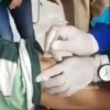 Viral...! Kakek di Jogjakarta Ini Gak Tembus Jarum Suntik saat Divaksin Covid-19
