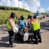 Jelang Takbiran, Petugas Pos Penyekatan Tangkuban Parahu Amankan 96 Botol Miras yang Dibawa Pengendara