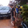 Banyak Kendaraan Terperosok, Galian Gas Bumi Meresahkan Warga