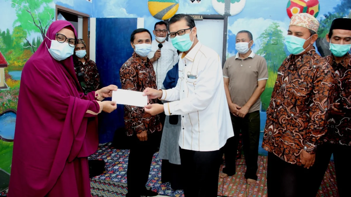 Jelang Lebaran, 2000 Tenaga Honorer Madrasah Dapat Honor dari Pemda Subang