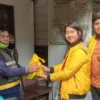 Peduli Sesama, MKGR Bagikan Paket Sembako ke Tukang Sapu Jalanan