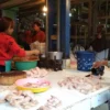 Warga Keukeuh Beli Daging Ayam Meski Harga Naik, Surnengsih: Buat Masak Opor 