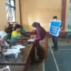 Bagikan BLT Menjelang Idul Fitri, Sekdes Bendungan: Untuk Bekal Lebaran 