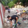 Sampah Menumpuk di Belakang Kantor Kelurahan Cigadung, Kapan Diangkut? 