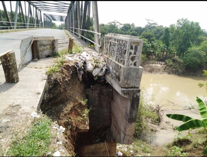 Camat Minta BBWS Perbaiki Jembatan Cipunagara