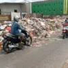 sampah di pantura menumpuk