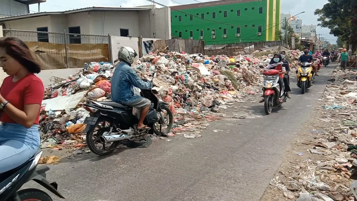 sampah di pantura menumpuk