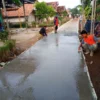 Pemdes Tambakdahan Bangun Jalan Beton Lingkungan