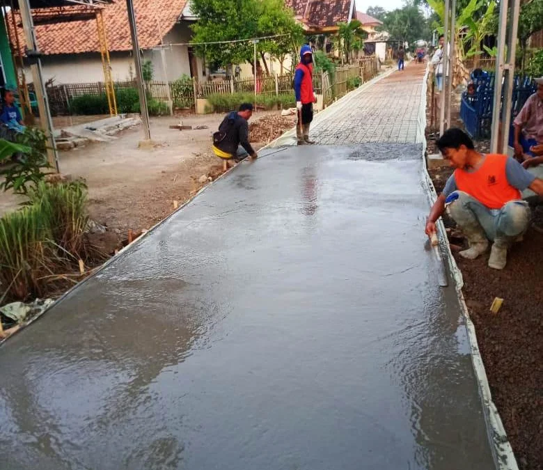 Pemdes Tambakdahan Bangun Jalan Beton Lingkungan Pemdes Tambakdahan Bangun Jalan Beton Lingkungan