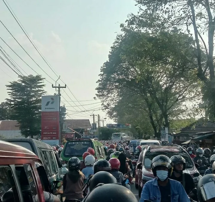 Hari Terakhir Kerja, Rawabadak Dua Kali Lebih Macet oleh Bubaran Buruh PT Taekwang