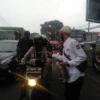 Peduli Sesama, KNPI PK Lembang Berbagi Tajil dan Masker