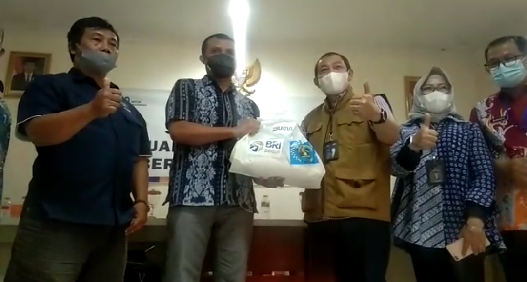 BRI Bersama PWI KBB Salurkan Paket Sembako