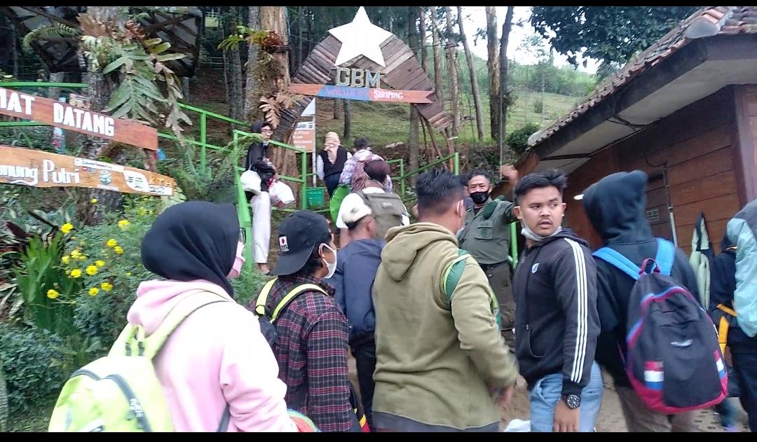 Wisata Puncak Geger Bintang Matahari Diburu Pengunjung Lokal