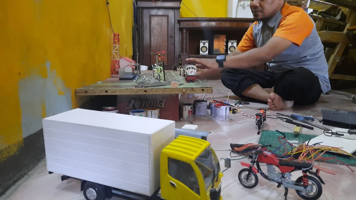 Miniatur Kendaraan dari PVC