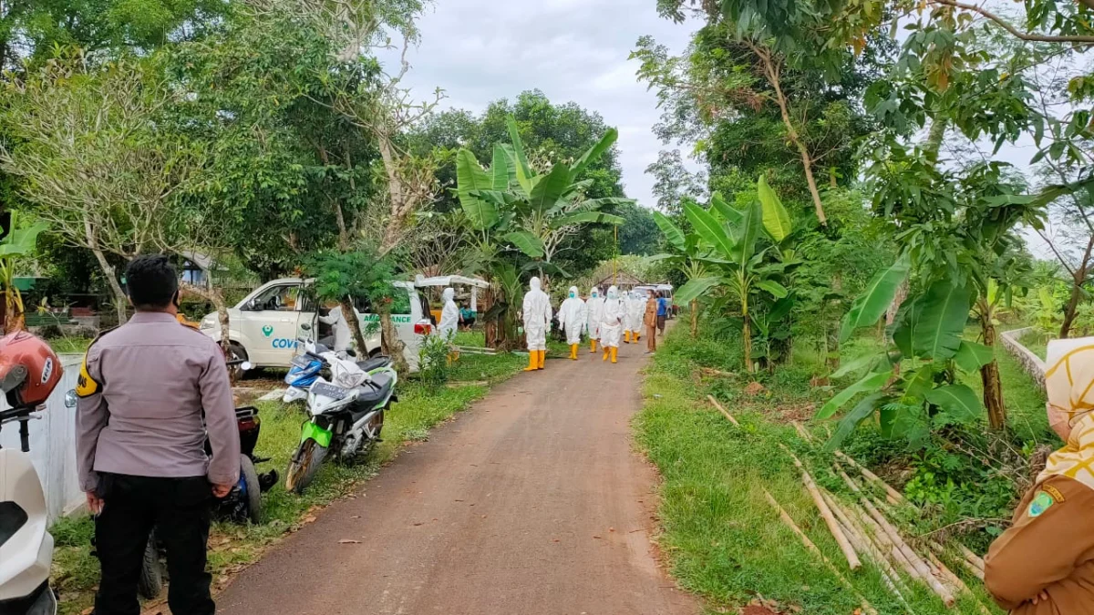 Mantan lurah Meninggal, Dua RT diKecamatan Cibogo Lockdown Sementara