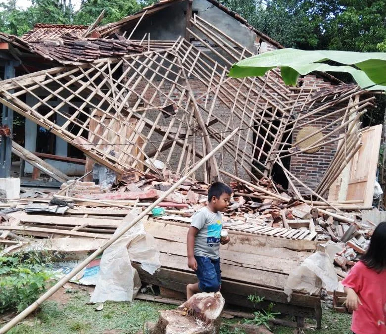 Sigap Bantu Korban Bencana Puting Beliung