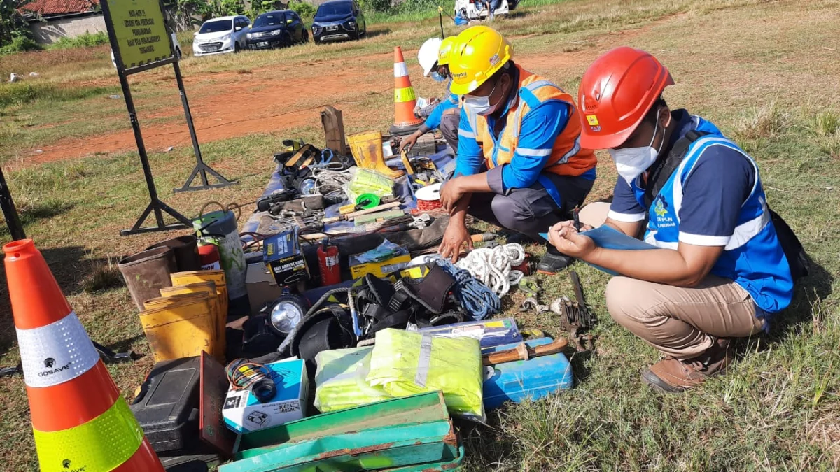 PLN Cek Peralatan Personel Pelayanan Teknik