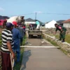 Pemdes Sukareja Bangun Jalan Lingkungan Cor Beton