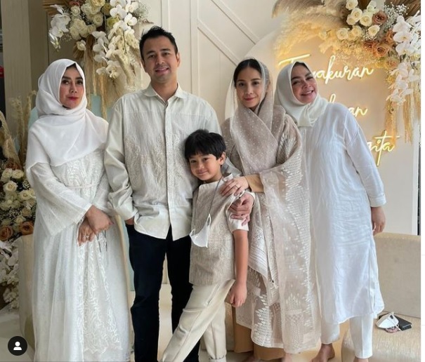 Harga Outfit Nagita Slavina Syukuran 4 Bulanan Anak Ke-2, Netizen Ingin Nangis