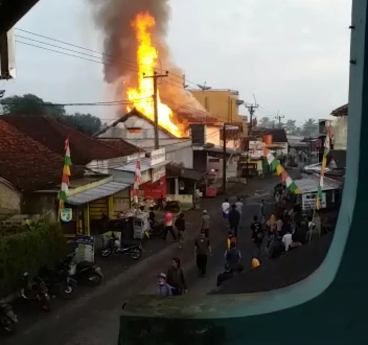 Satu Unit Toko di Tanjungsing Kebakaran, Sebabnya Belum Diketahui