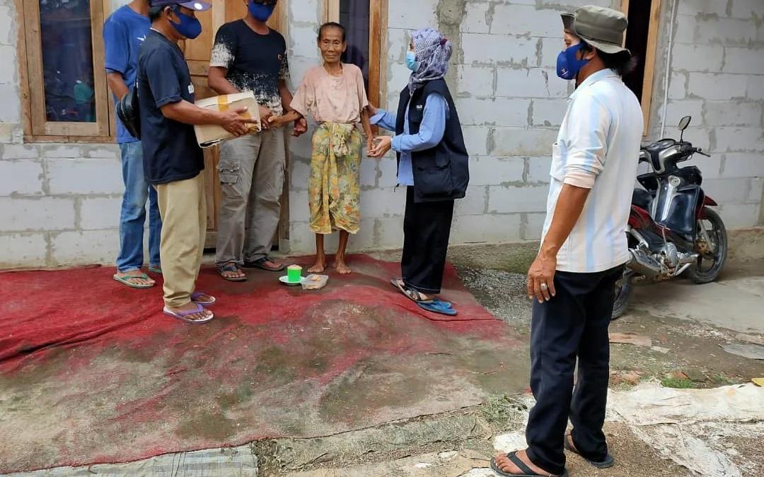 Yayasan Rumah Perubahan Pantura Sebar 100 Paket Sembako