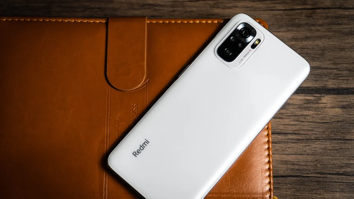 Redmi Note 10S unggul dalam hal prosesor, RAM, dan ROM dibanding Redmi Note 10, menjadi salah satu pilihan smartphone terbaik di kelas mid-range harga Rp2 jutaan.