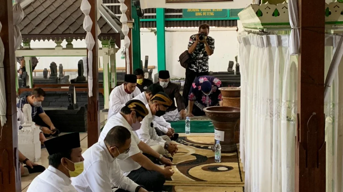 Ziarah Makam Ki Ageng Gribig, Airlangga Lestarikan Budaya Leluhur