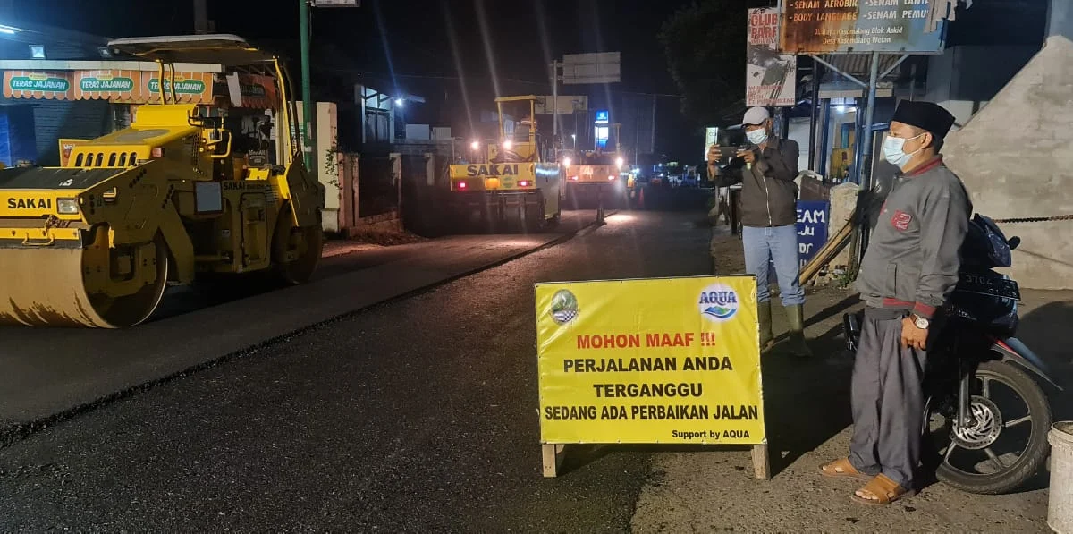 Aqua Subang Bantu Perbaiki Jalan