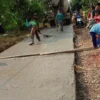 Pemdes Sidajaya Bangun Jalan Cor Beton Lintas Kampung