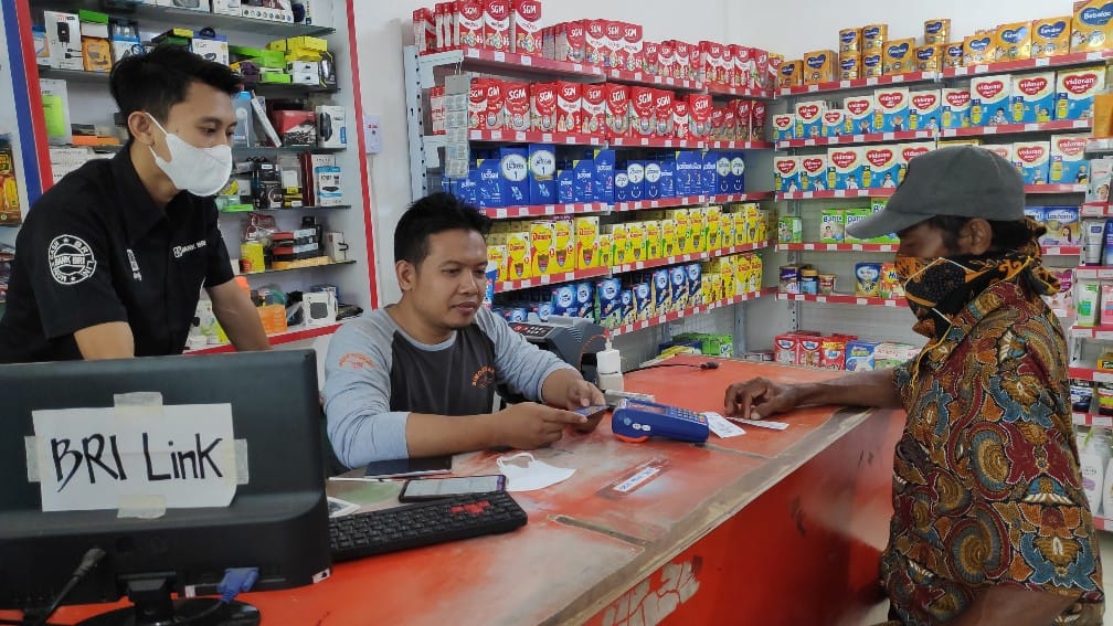 Ketiban Durian Runtuh! Bermula Dari Gerai Pulsa, Agen BRILink Ini Raup Cuan Hingga Punya Minimarket