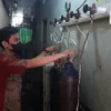 Isi Ulang Oksigen di Toko Alkes Meningkat selqama Pandemi