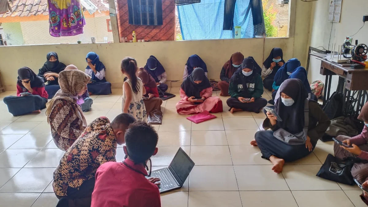 Pembelajaran Jarak Jauh di SMPN 2 Sukasari Terkendala Jaringan Internet