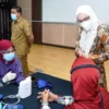 Mudahkan Lansia Dapatkan Pelayanan, Pemda Purwakarta Buka Sentra Vaksinasi Covid-19