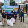 Aqua Subang Berbagi Paket Daging Kurban