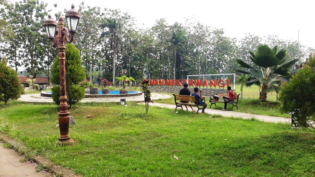 Taman Mekarwangi Lokasi Favorit Bersantai Warga