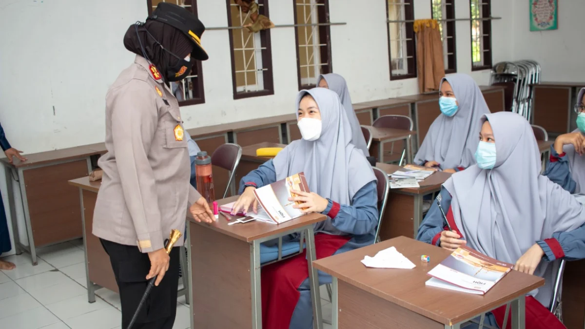 Kapolres Subang Kunjungi Yayasan As-Syifa Al-Khoeriyyah, Imbau Agar Terapkan Prokes