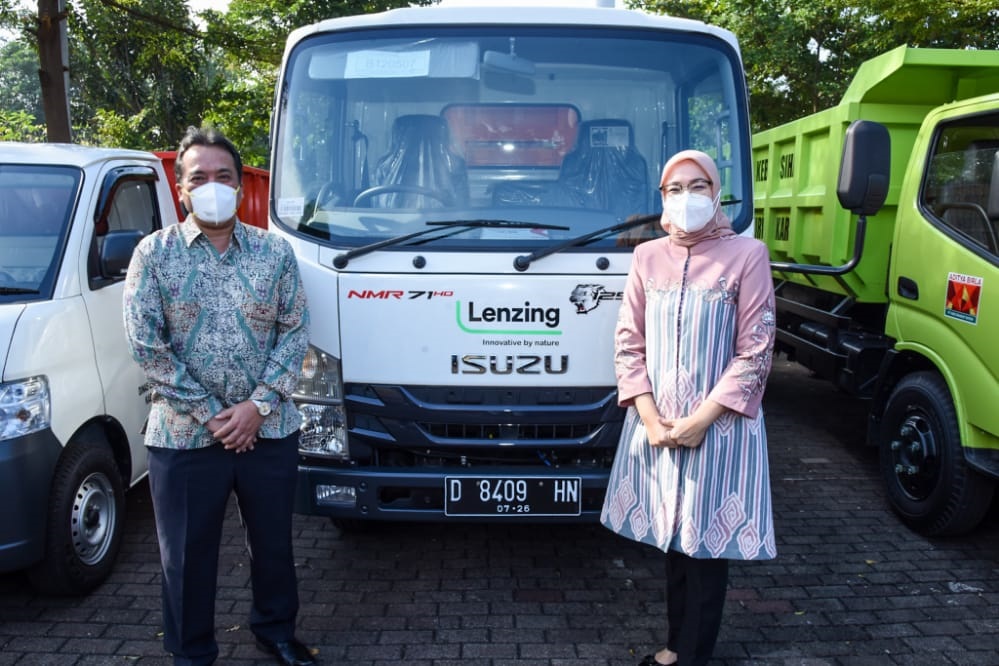 Bantuan Truk Kebersihan Komitmen Terhadap Lingkungan