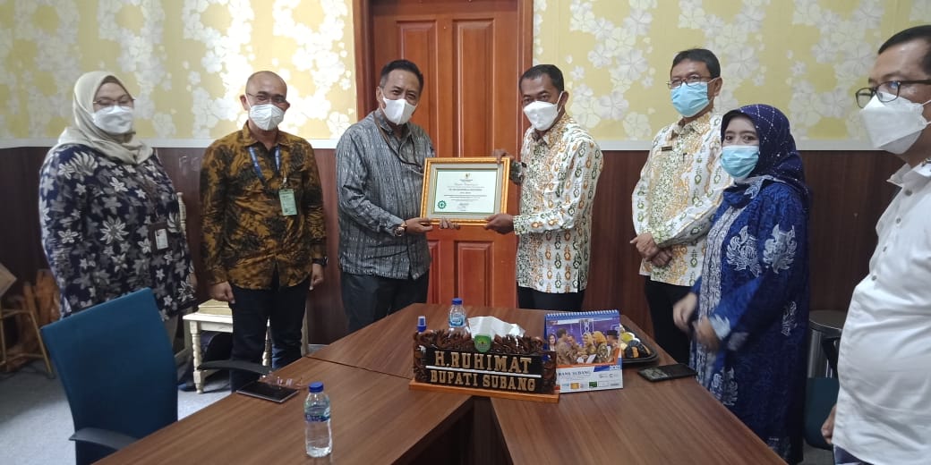 Lakukan Pencegahan dan Penanggulangan Covid-19, PT Taekwang Terima Penghargaan dari Kemenaker 