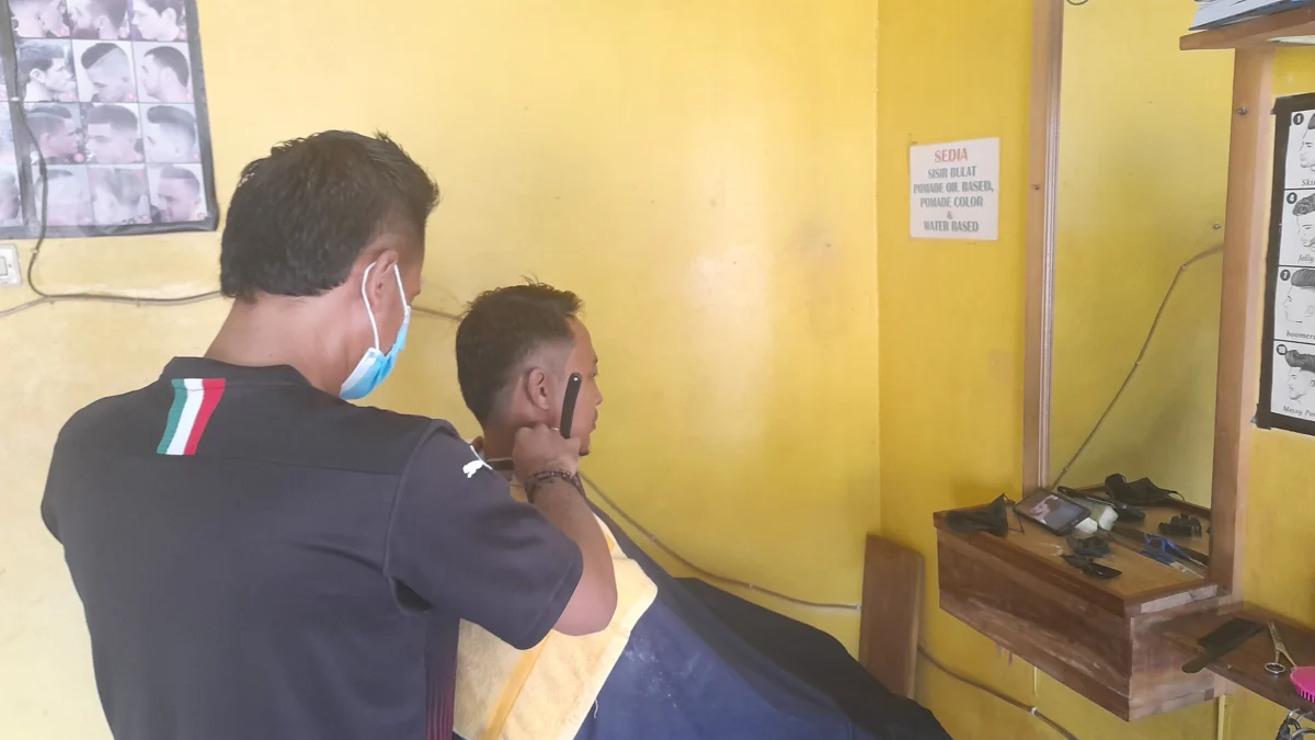 Usaha Pangkas Rambut Optimis Kembali Normal