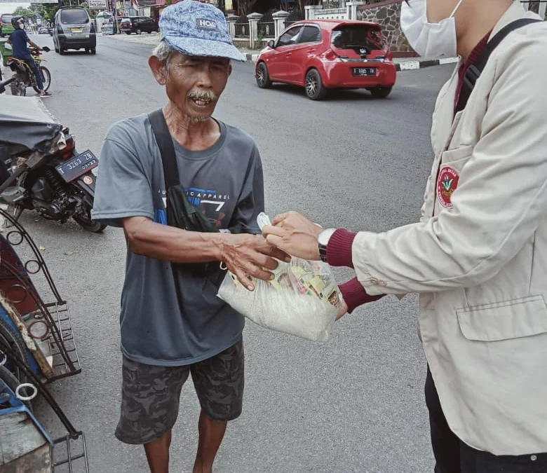 PPKM Jilid-3, Pemuda Muhammadiyah Subang beserta JumBer Bagikan Ratusan Paket Sembako dan Masker ke 7 Cabang