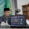 Gubernur Jabar Ridwan Kamil saat menghadiri Webinar "Menembus Raksasa Perdagangan Tiongkok, The Largest Marketplace in the World", yang diinisiasi oleh Dinas Perindustrian dan Perdagangan Jabar dari Gedung Pakuan, Kota Bandung, Kamis (2/9/2021). (Foto: Pipin Sauri/Biro Adpim Jabar)